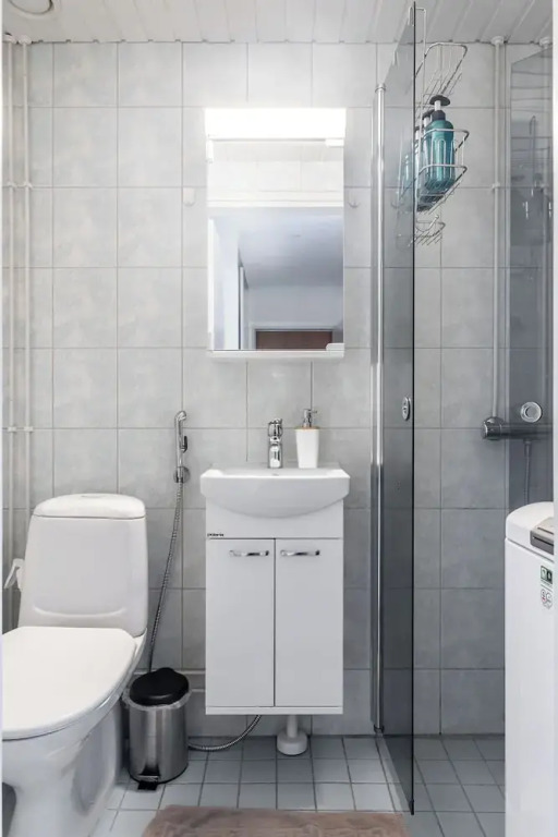1BR Apartments next to Railway Station, Free Parking, Balcony