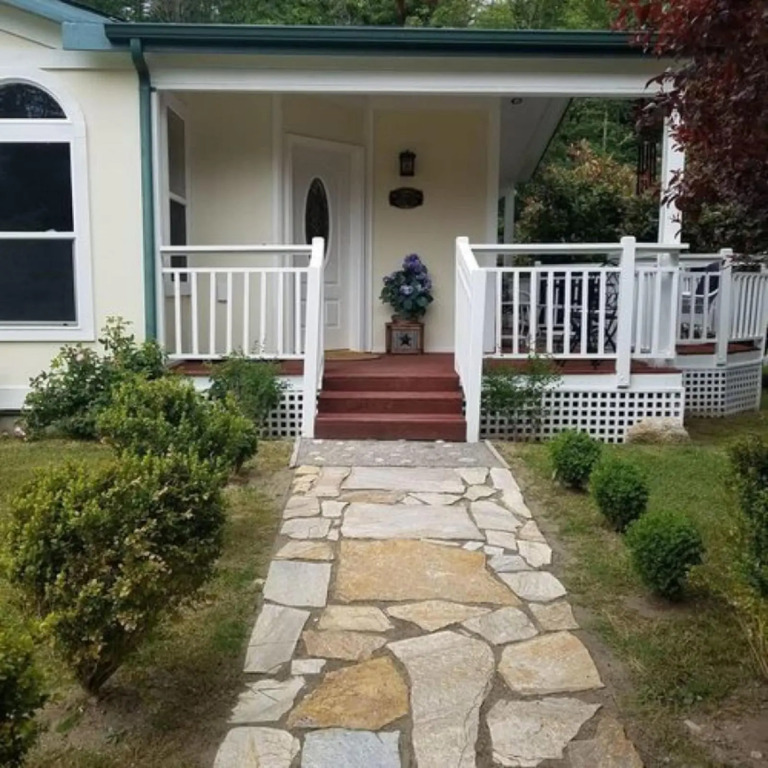 Arbor Rouge Cottage