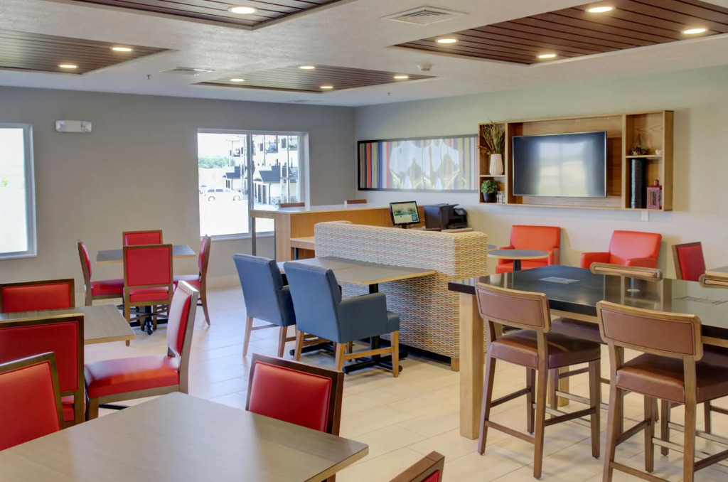 Holiday Inn Express & Suites Le Mars by IHG