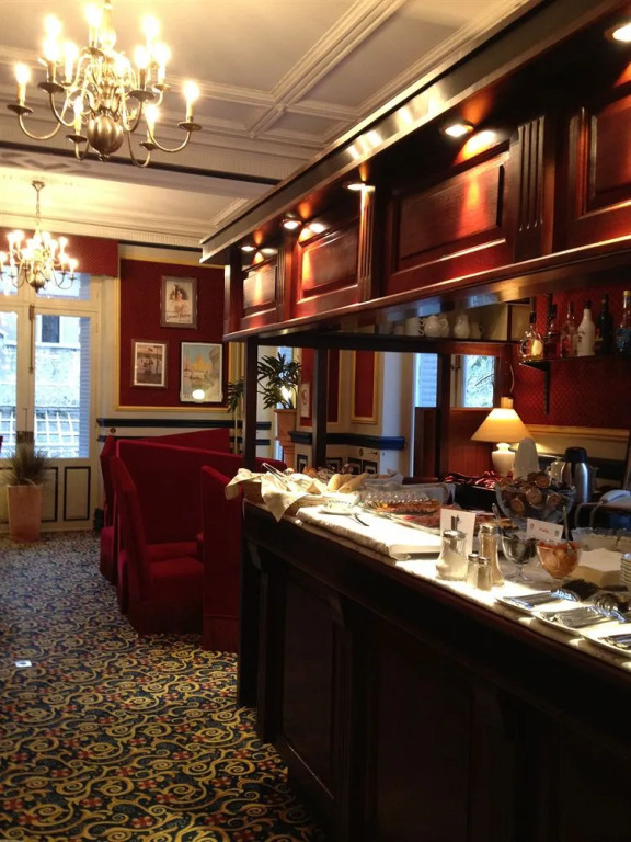 Logis Hôtel Les Maréchaux