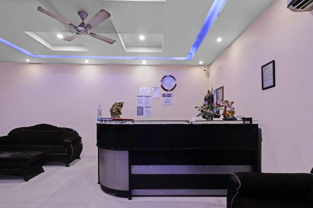OYO 696 Hotel Grand Rooms