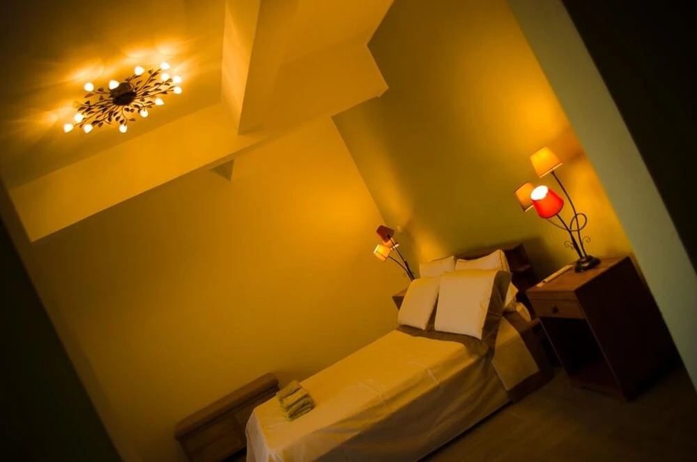 Room in Villa - Comfortable and Welcoming Suite With Terrace Overlooking the Lake