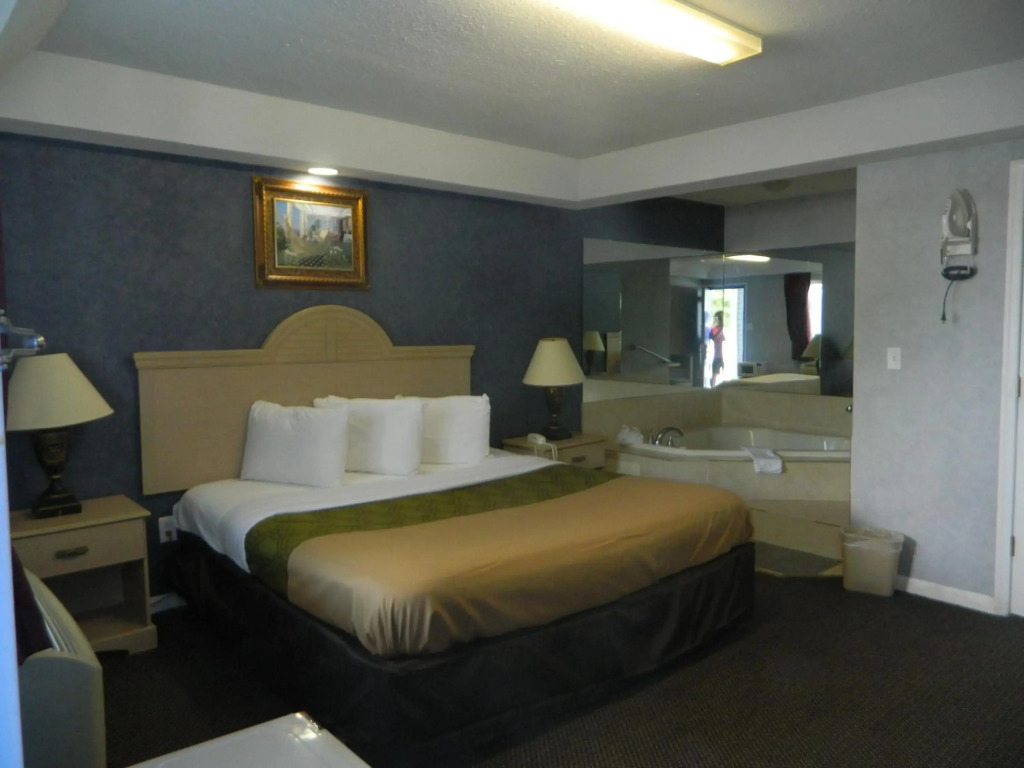 Village Inn & Suites - Smithville