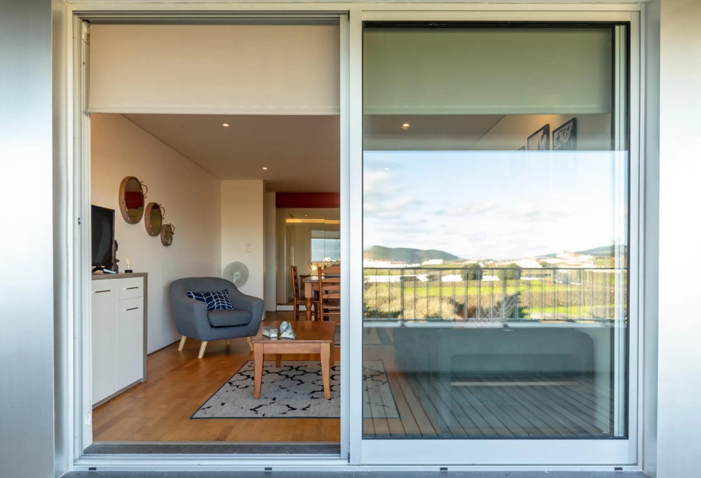 Quinta do Mar - Watch The Sun Rise Over The Ocean