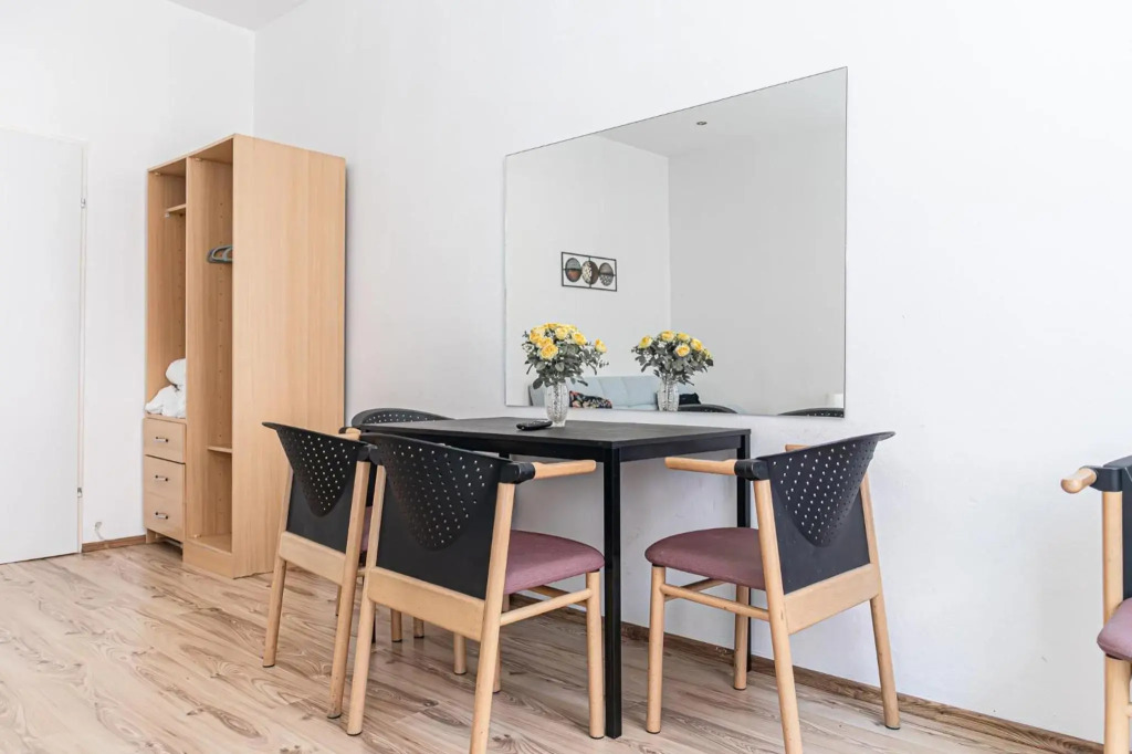 Budget Apartments Well connected to the Whole City