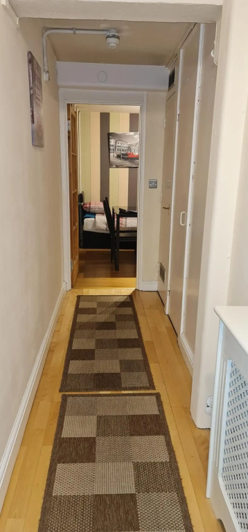 Snooozz - in the heart of Nottingham City Centre - in Victoria Centre Shopping Centre on Milton Street - Your own private Apartment next to the Hilton with full Kitchen and Television Lounge, plus Restaurants, Shops and Supermarket all onsite