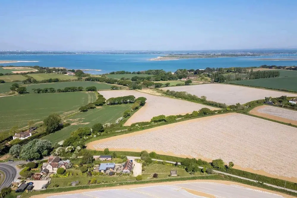 Spacious Coastal Retreat for 10 in West Wittering