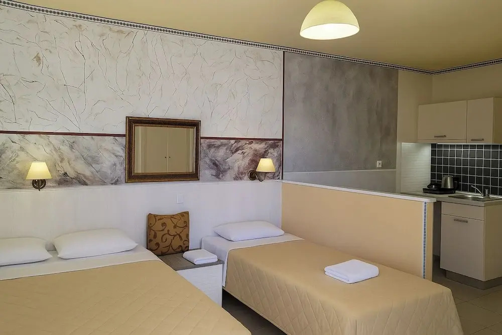 2 Bed Apartment - Sleeps 8 - Pool Patio Views