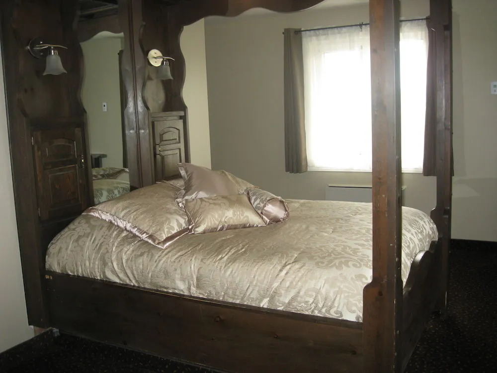 Hessenland Inn & Schatz Winery