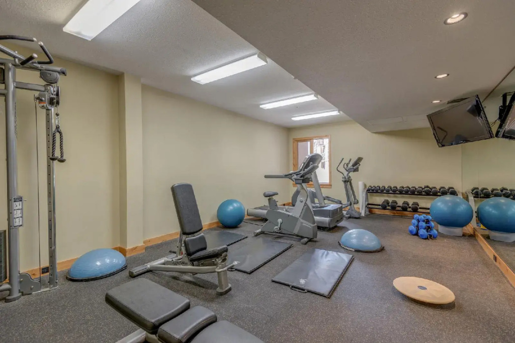 Rundle Cliffs Lodge by Spring Creek Vacation
