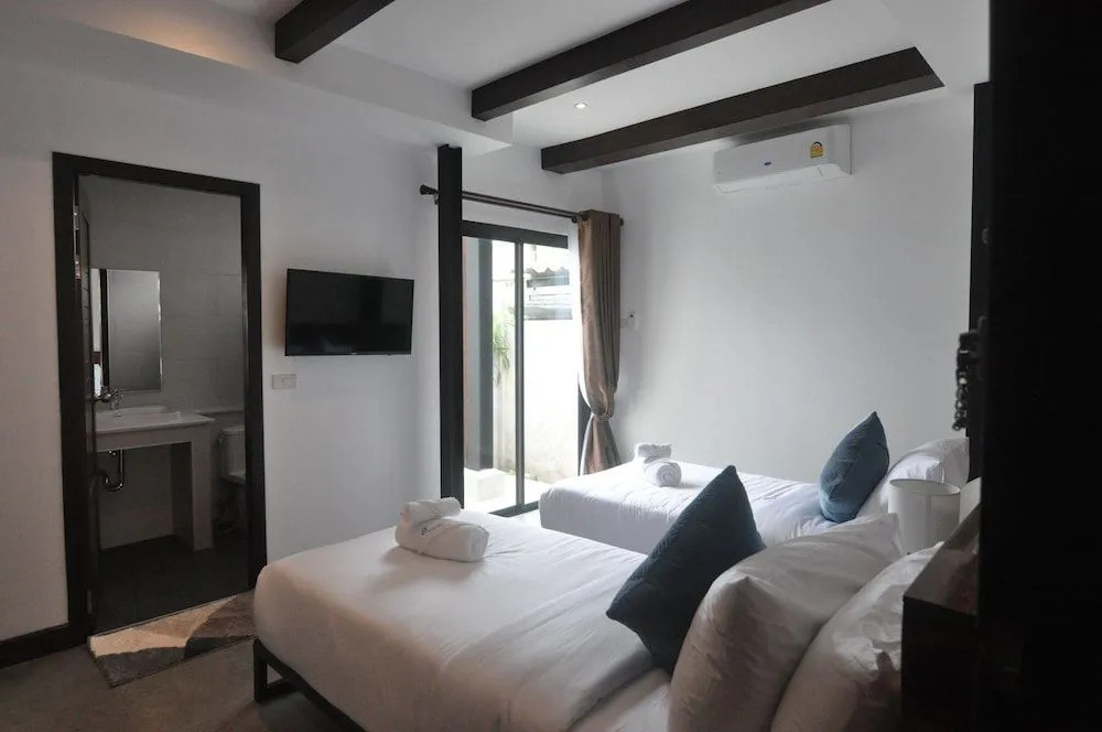 The Eight Ratvithi House