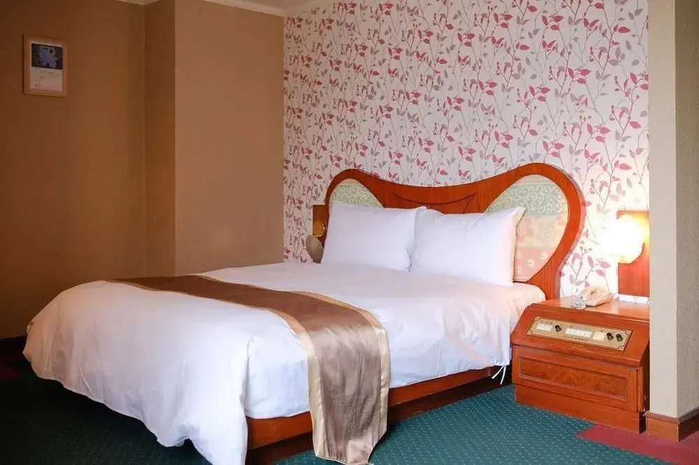 Long LuHotel
