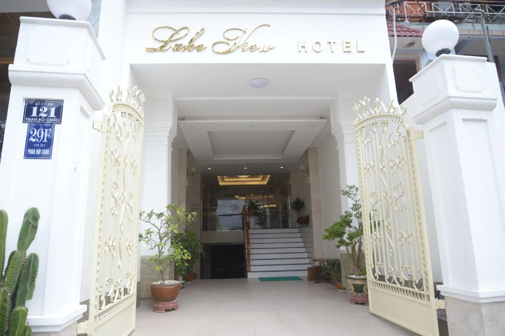 Lakeview Hotel
