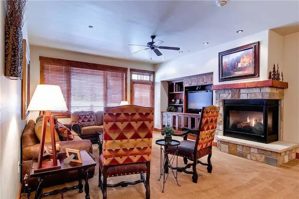 5208 Emerald Lodge, Trappeur's Crossing Apartment 4