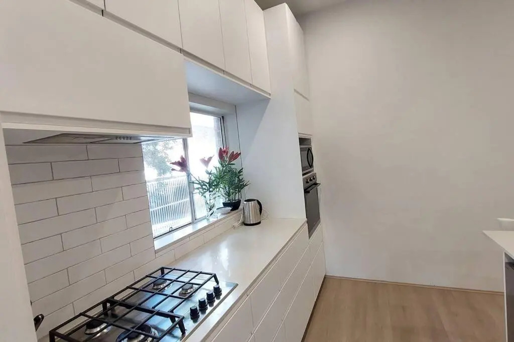 3br house, 5 min walk to beach with parking