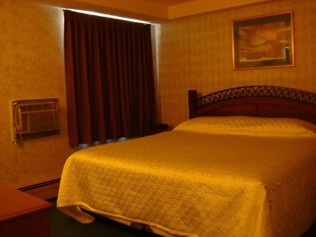 Blue Bird Hotel