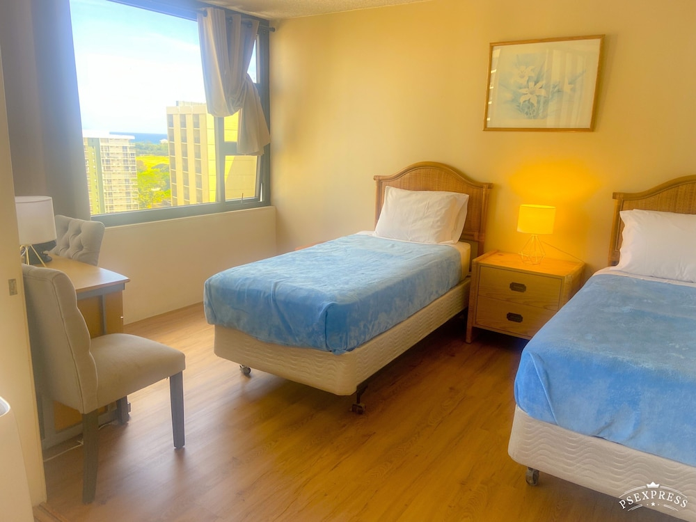Waikiki Banyan 2111a 1 Bedroom Condo by Redawning