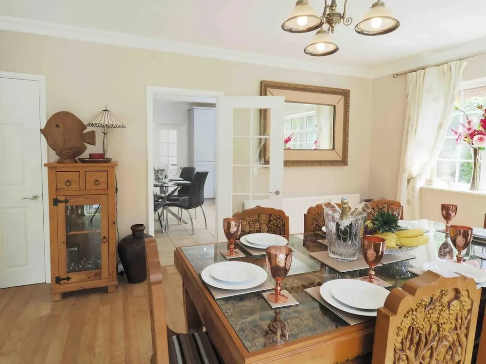 Inviting 7-bed House With sea Views in Hythe