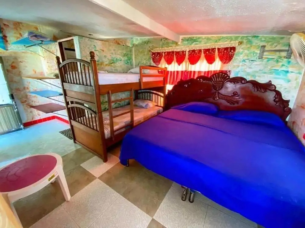 Yellow Moon Guesthouse & Apartments