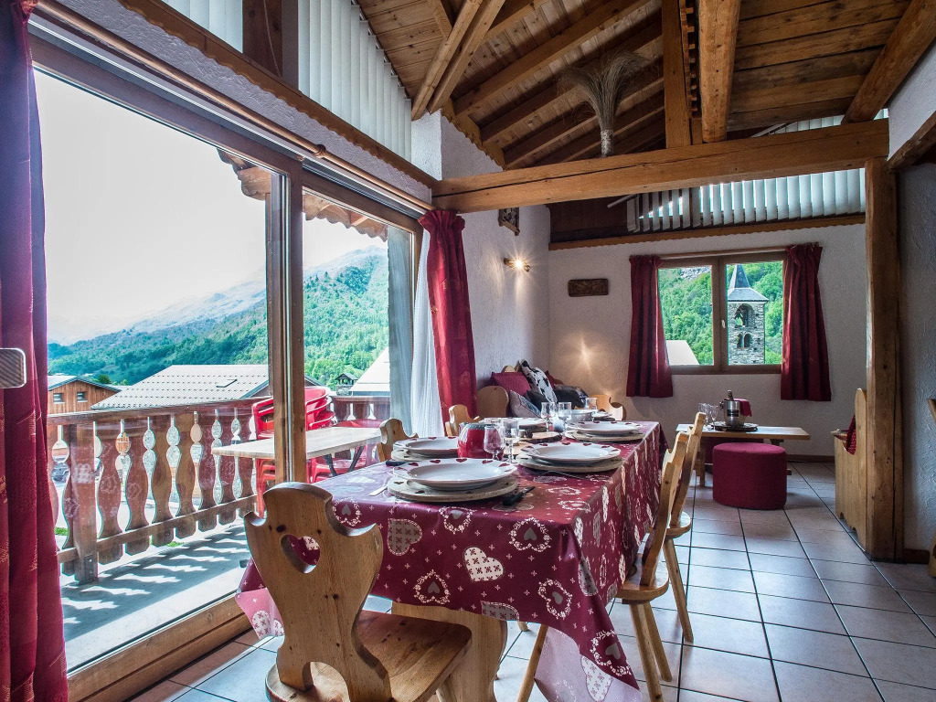 Luxury chalet apartment with fireplace in les Trois Vallées