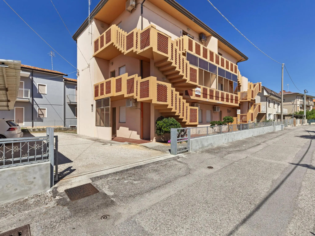 Cute beachfront apartment in Rosolina Mare, close to Venice.