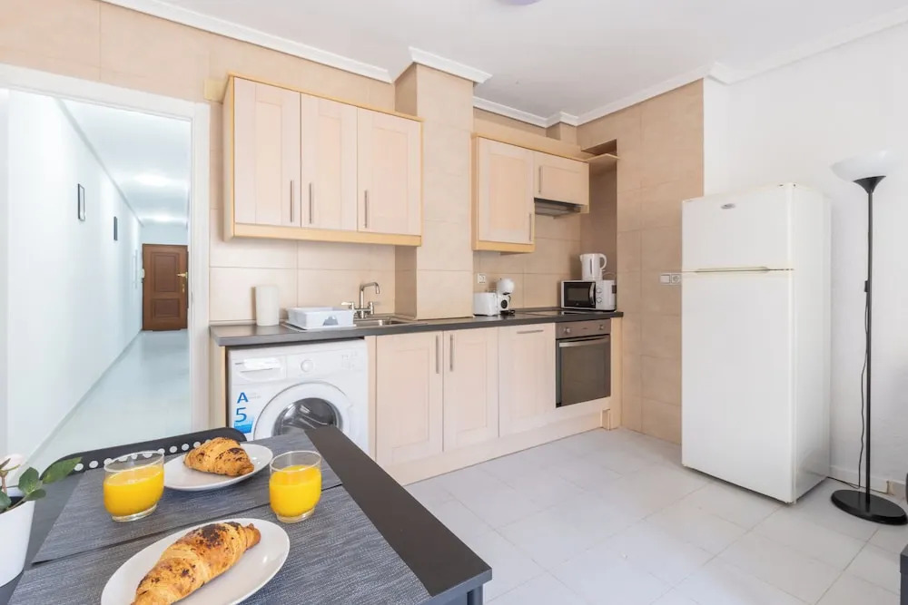 2-bedroom Apartment-close to Beaches and Center
