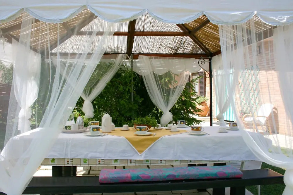 Wonderful Private Villa With Private Pool, TV, Pets Allowed and Parking, Close to Montepulciano