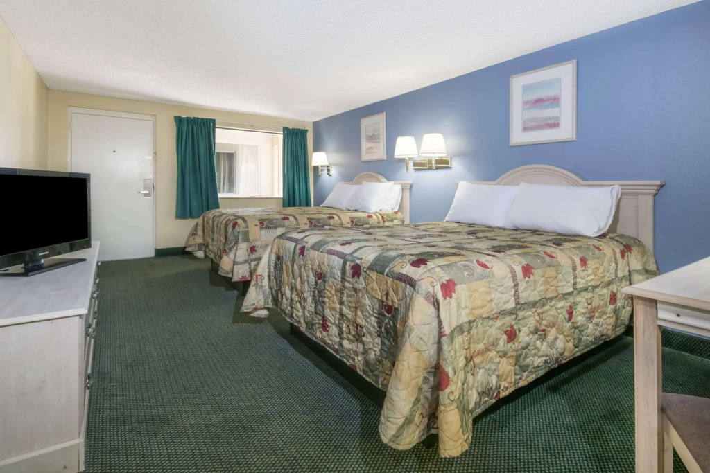 Days Inn by Wyndham Austin South