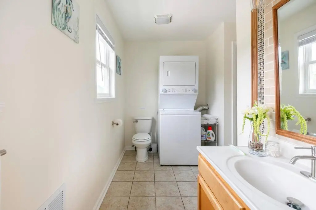 *Cozy Studio Carriage House- Minutes from Downtown