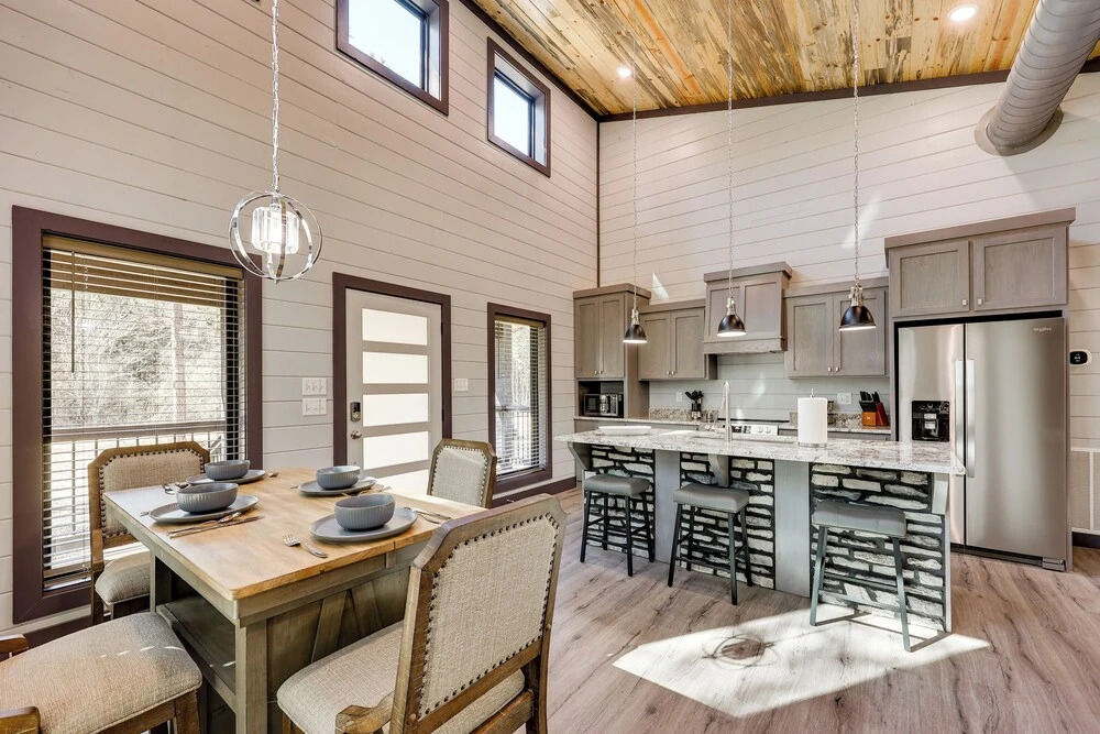 Near New Casino: Broken Bow Cabin w/ Hot Tub