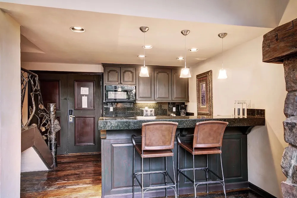 Rustic Mountain View 2Bedroom Condo- Lodge at Vail by RedAwning - Save 20% on 7+ Nights!