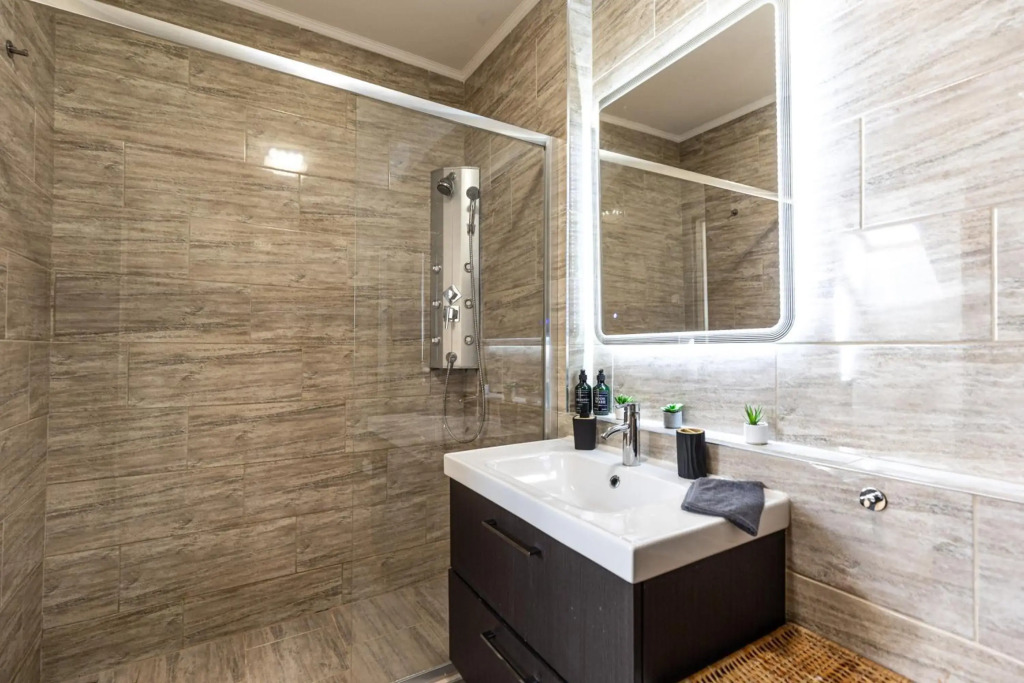 Gozsdu White Raven Residence 305