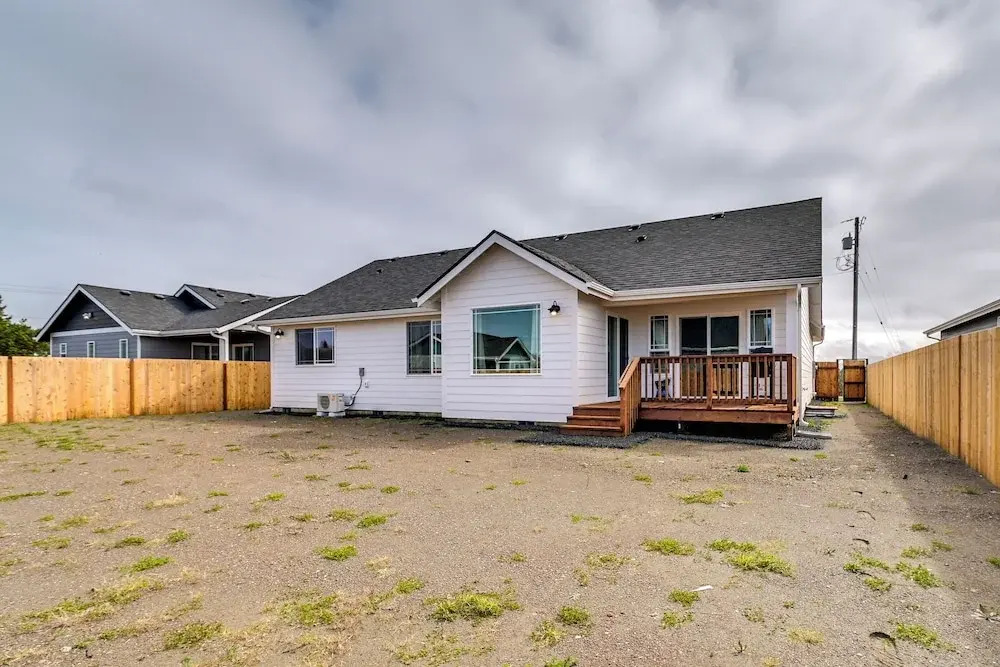 Ocean Shores Home w/ Game Room - Walk to Beaches