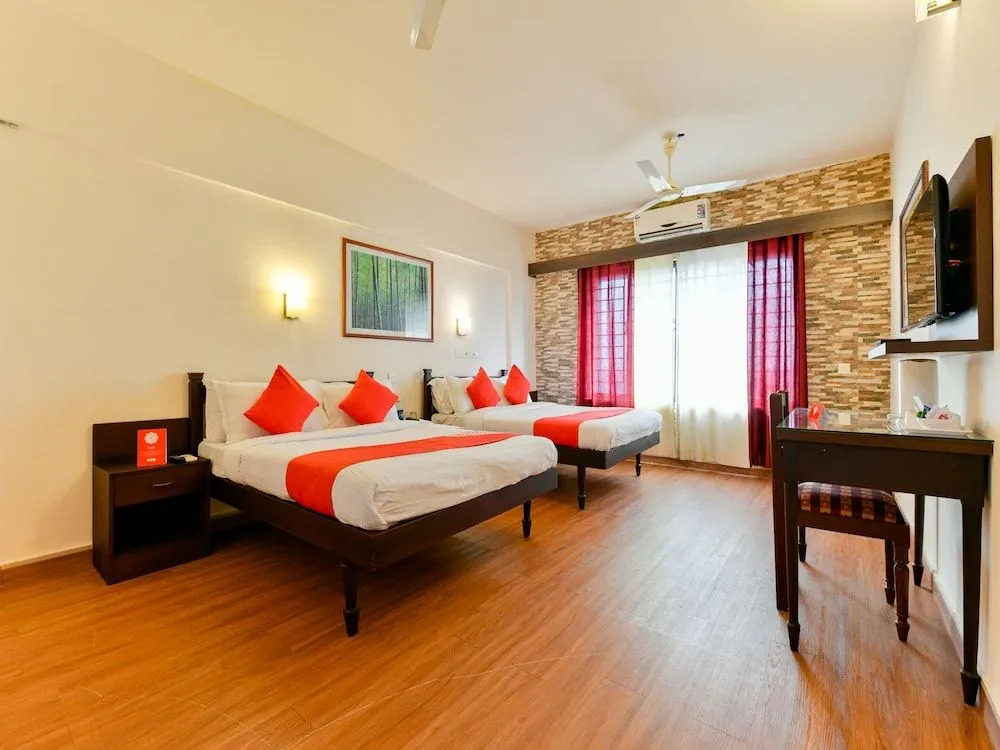 OYO 16663 Plaza Suites Hotel