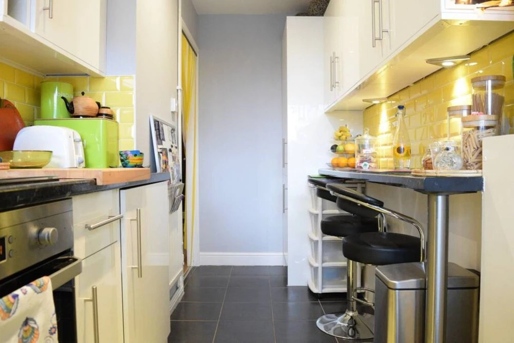 Contemporary 1 Bedroom Flat in Elephant & Castle With Balcony