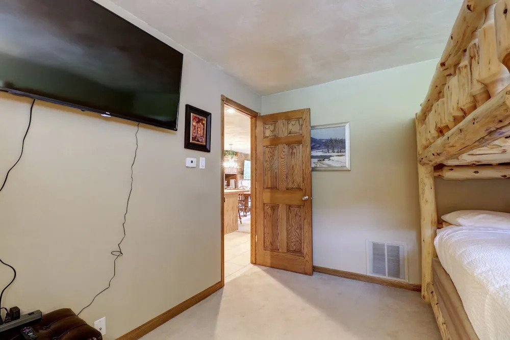 Sb102 Snowbridge 2br 2ba 3 Bedroom Condo by RedAwning