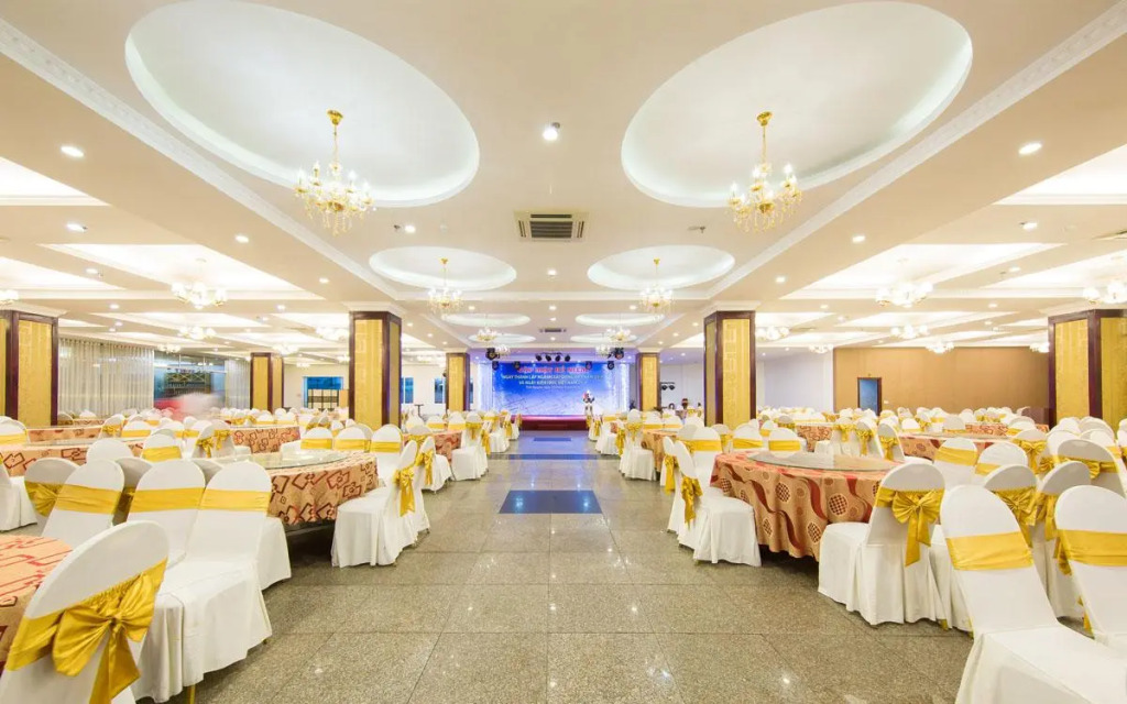 MAY PLAZA HOTEL