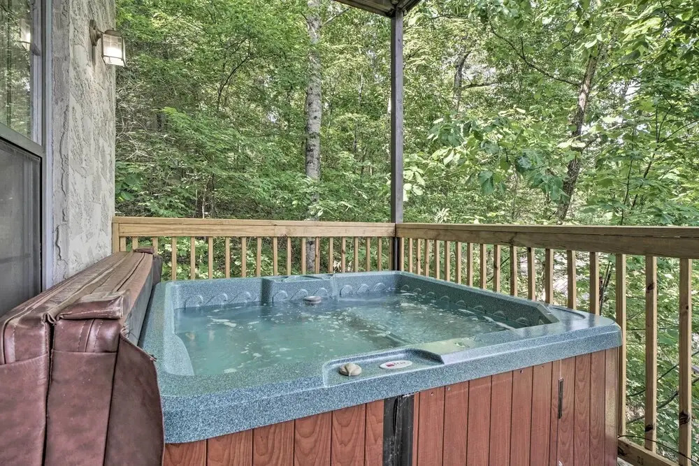 Hot Tub & Private Deck: Rustic Pigeon Forge Cabin
