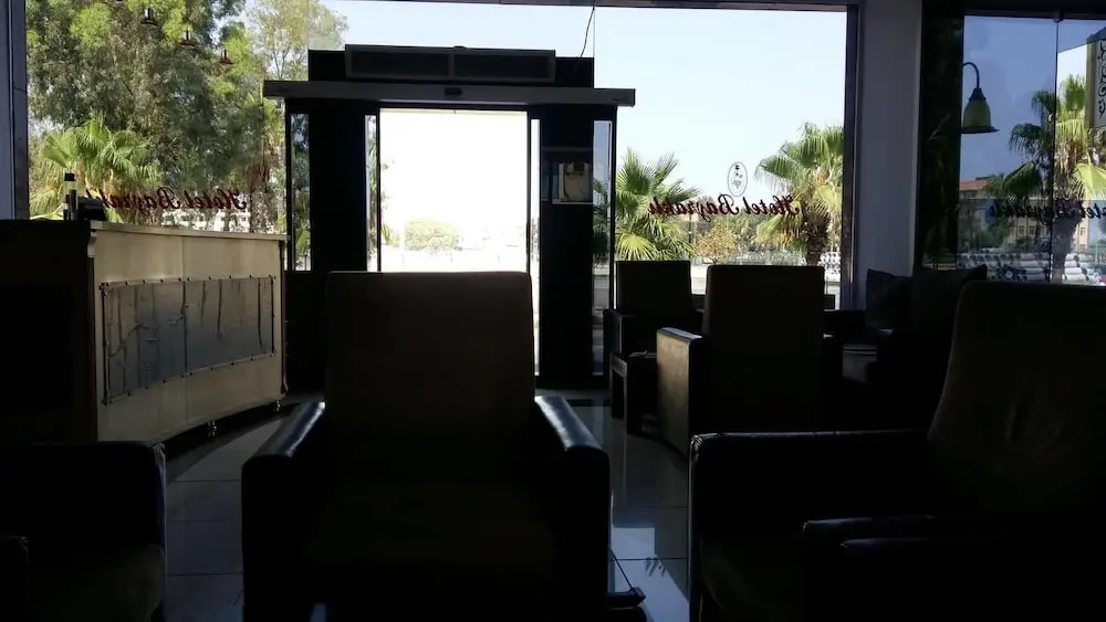 Bayrakli Otel