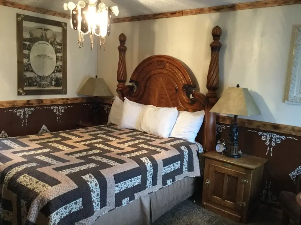 Black Bear Motel