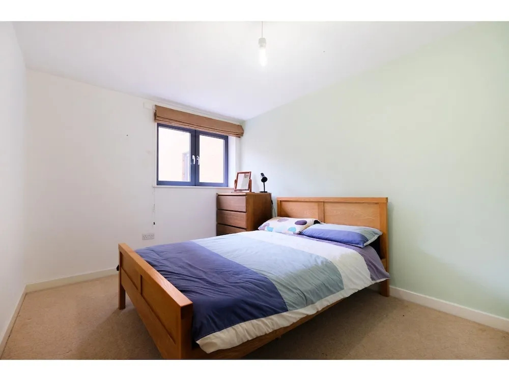 2 Bedroom Flat in Zone 1