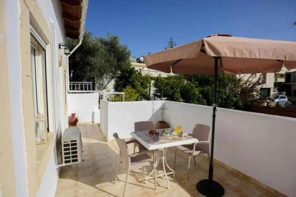 Traditional House 1 with Pool