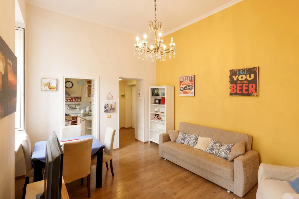 Duomo 77 in Napoli with 2 bedrooms and 2 bathrooms
