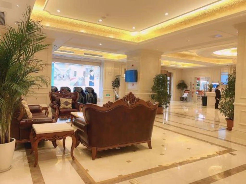 Vienna International Hotel (Baoji High-speed Railway Station)