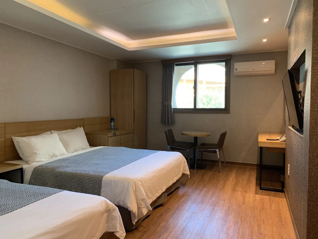 I-check Hyunjin Hotel