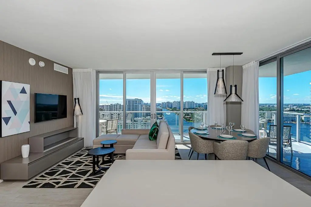 5*AMENITIES Luxury 3 BR-Stunning VIEW & High Floor