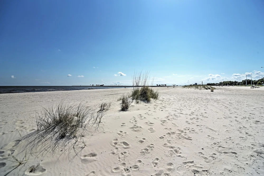 Beachside Biloxi Club Condo: Balcony w/ Ocean View