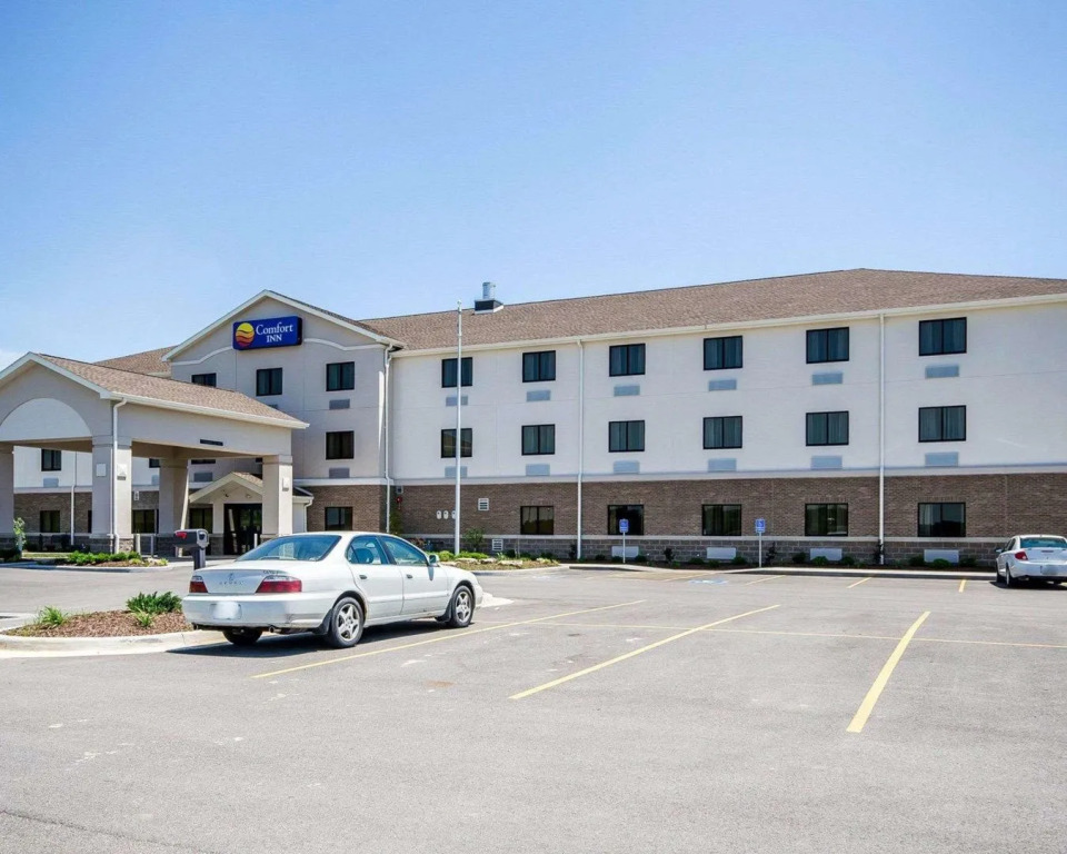 Red Roof Inn & Suites Ferdinand