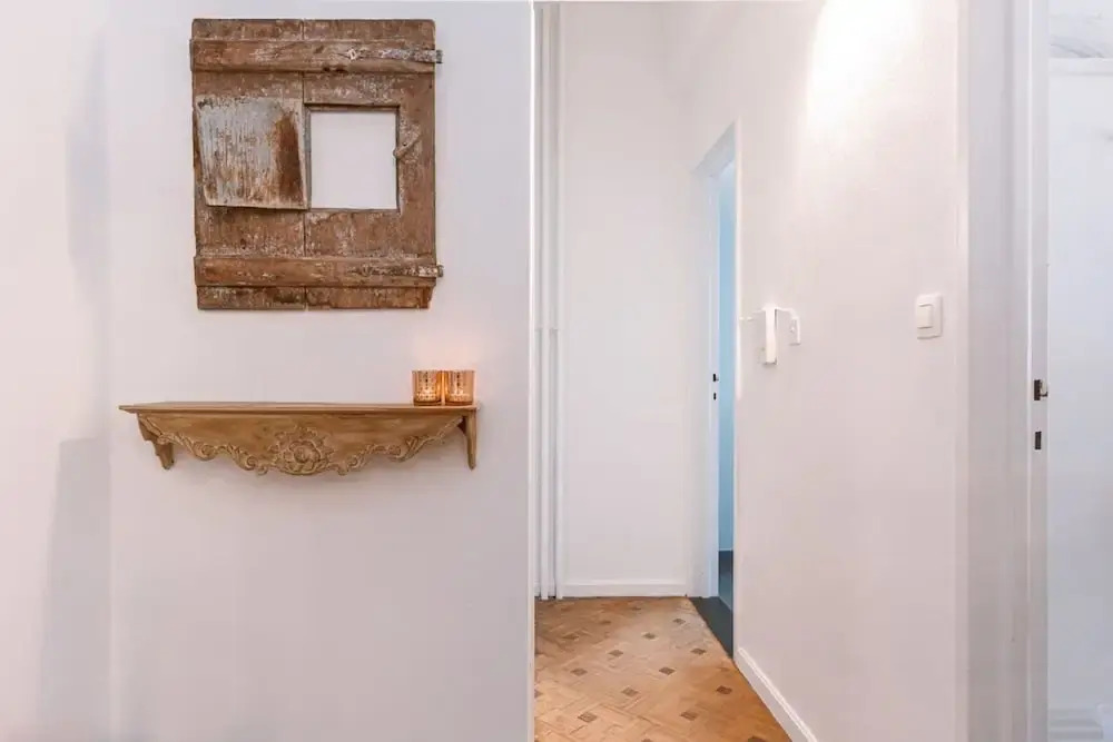 Comfy 1-bedroom Apartment With Side Seaview