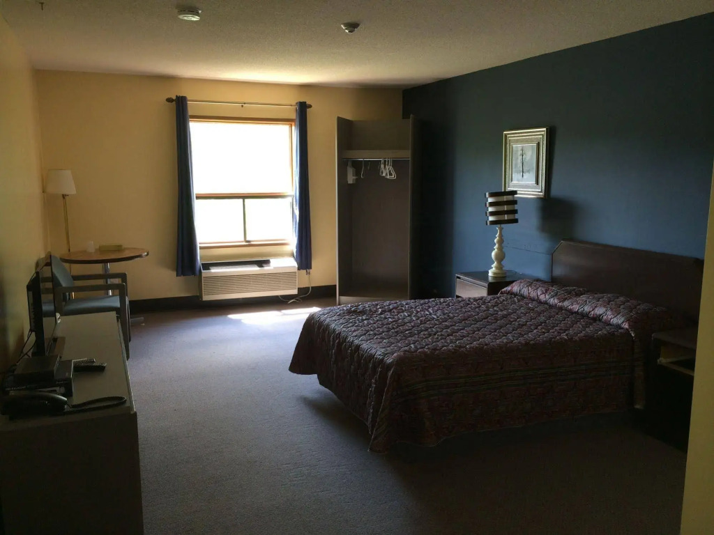 Pickle Lake Hotel